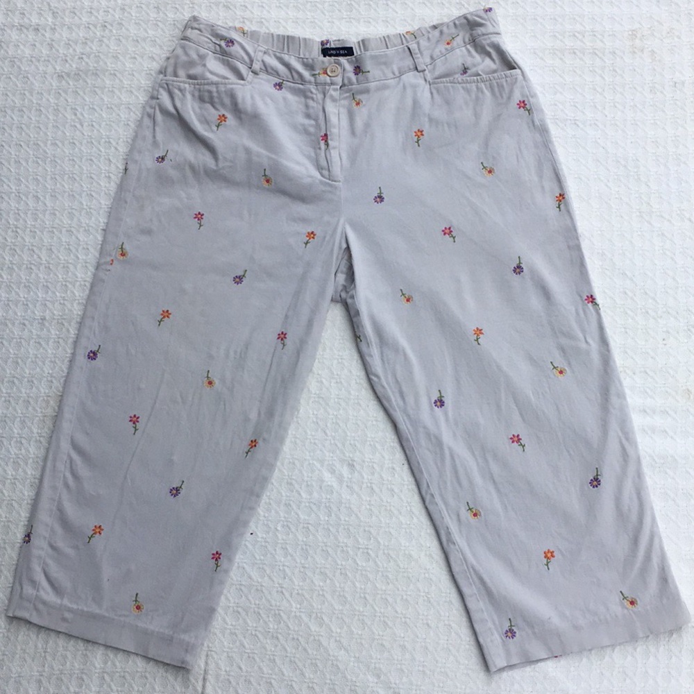 EMBROIDERED CAPRIS by LAND’ N SEA